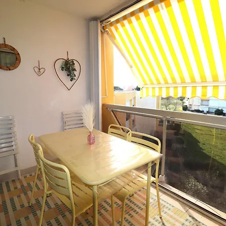Spacieux 3 Pieces Climatise Avec Terrasse Et Garage - Fr-1-307-281 * Le Grau-du-Roi